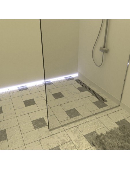 Offene Walk - In Dusche, Umgeben Von Hellem Mikrozementboden Und - Wänden, Kombiniert Mit Armaturen In Gold