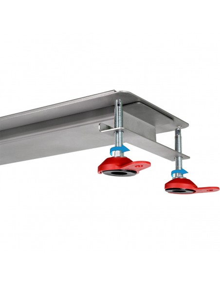 Offener Duschbereich Aus Mikrozement Im Industriellen Look Mit Integrierter Ablaufrinne Und Armaturen In Messing - Optik