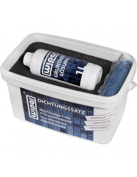 Offenes Bad Mit Badewanne Und Integrierter Duschrinne In Gold In Hellem Mikrozementboden