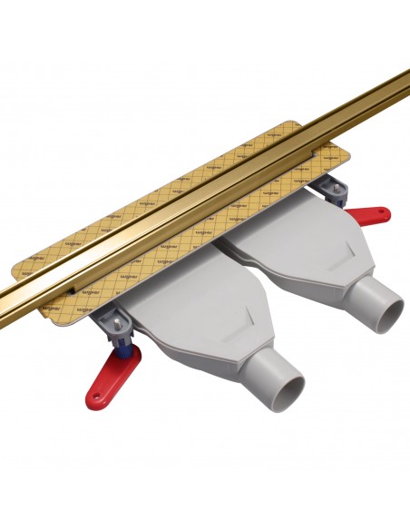 Offenes Bad Mit Badewanne Und Integrierter Duschrinne In Messing - Optik In Hellem Mikrozementboden