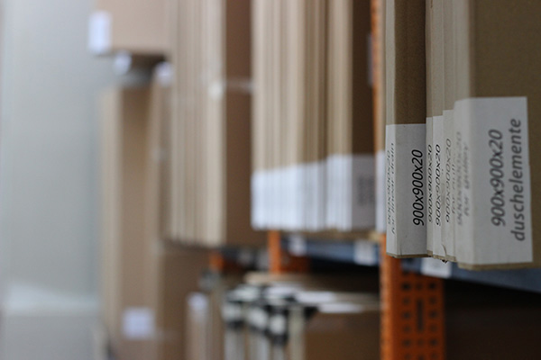 Zentrales Lager Mit Großem Sortiment Zentrales Lager Mit Großem Sortiment